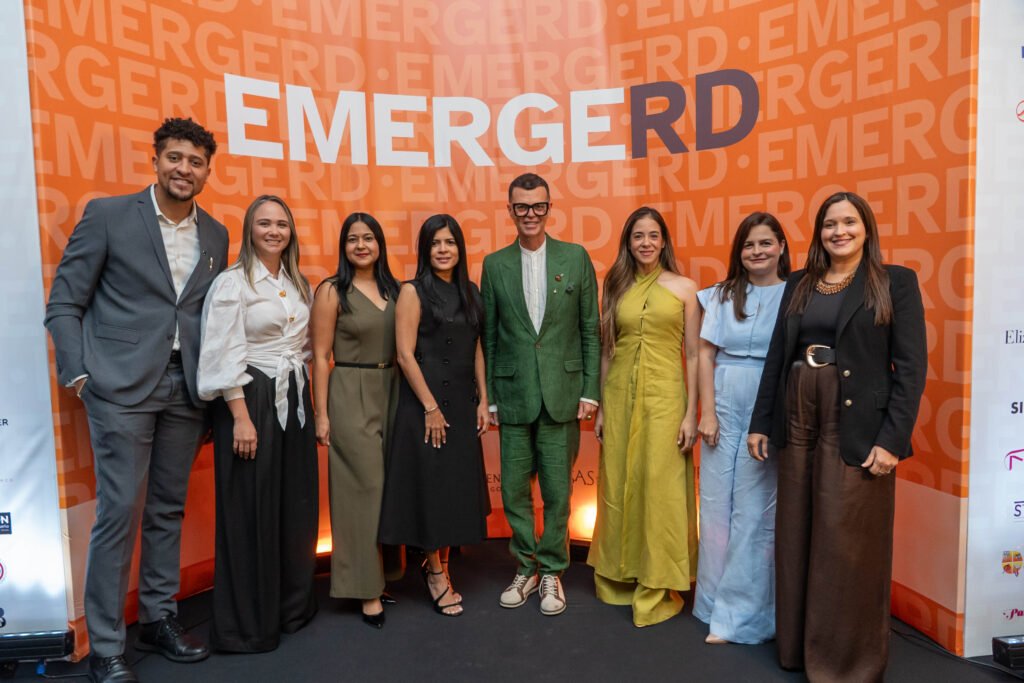 Moises Perdomo, Estela Coiscou, Aura Pérez, Carmen Ortiz, Socrates Mckinney, Yuribell Chez, Christina Luka, Masiel Santana